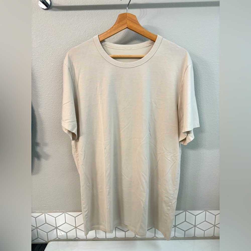 Lululemon Fundamental T-shirt tee - Size Large Bone